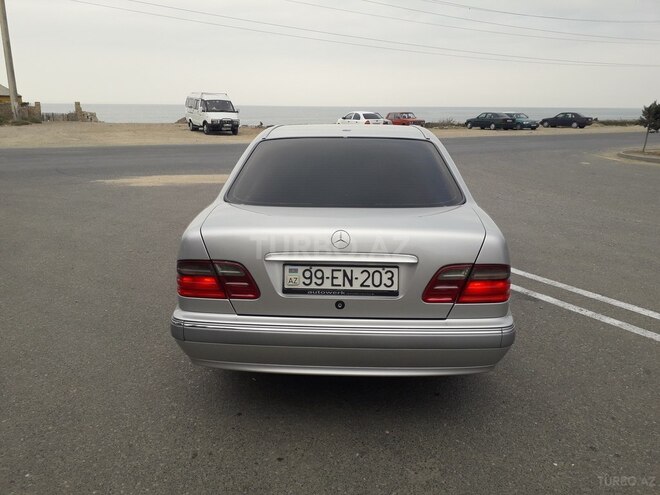 Mercedes E 220 2001, 34,700 km - 2.2 l - Sumqayıt