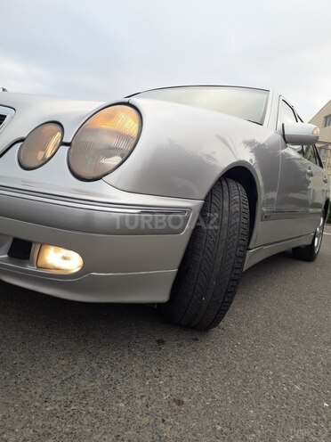 Mercedes E 220 2001, 34,700 km - 2.2 l - Sumqayıt