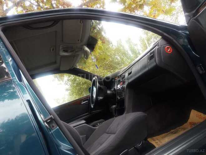 Mercedes E 240 1998, 136,487 km - 2.4 l - Bərdə