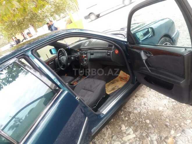 Mercedes E 240 1998, 136,487 km - 2.4 l - Bərdə