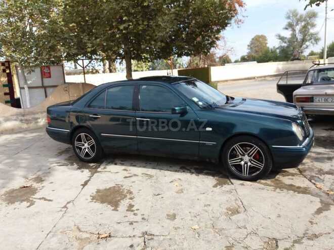Mercedes E 240 1998, 136,487 km - 2.4 l - Bərdə