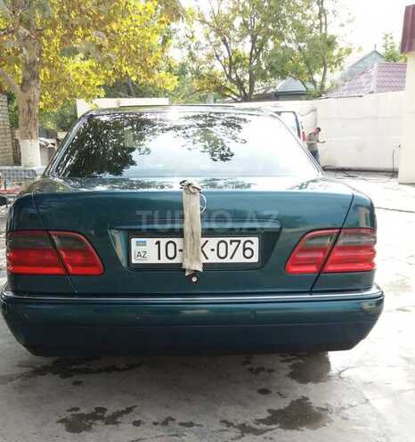 Mercedes E 240 1998, 136,487 km - 2.4 l - Bərdə