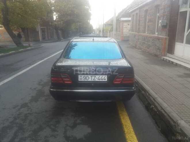 Mercedes E 270 2000, 486,000 km - 2.7 l - Qax