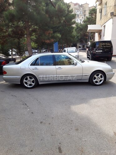 Mercedes E 240 2000, 290,000 km - 2.4 l - Bakı