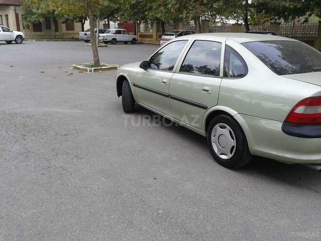 Opel Vectra 1997, 250,000 km - 1.6 l - Xudat