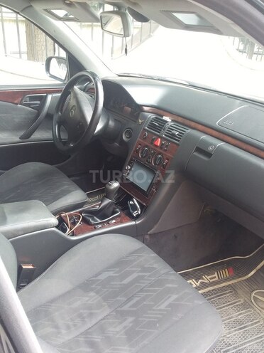 Mercedes E 220 2000, 320,000 km - 2.2 л - Bakı