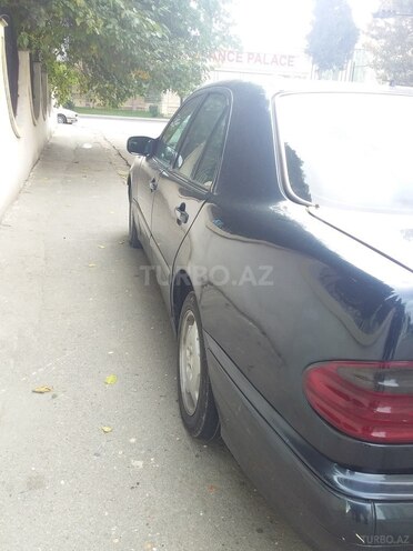 Mercedes E 220 2000, 320,000 km - 2.2 л - Bakı