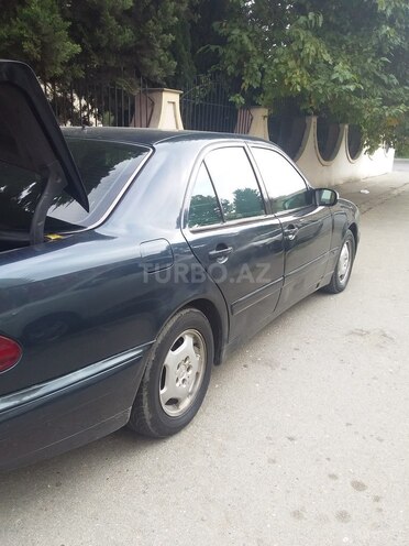 Mercedes E 220 2000, 320,000 km - 2.2 л - Bakı
