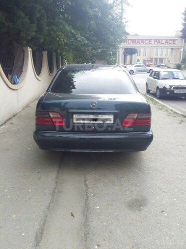 Mercedes E 220 2000, 320,000 km - 2.2 л - Bakı