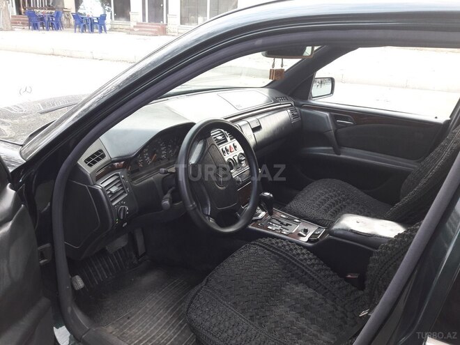 Mercedes E 230 1998, 296,523 km - 2.4 l - Göygöl