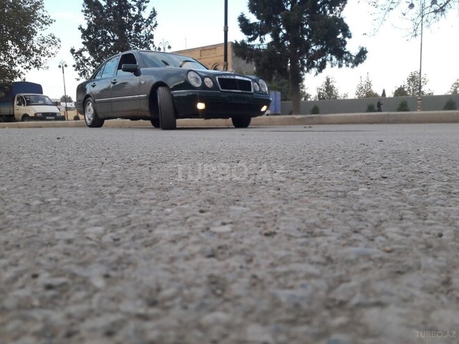 Mercedes E 230 1998, 296,523 km - 2.4 l - Göygöl