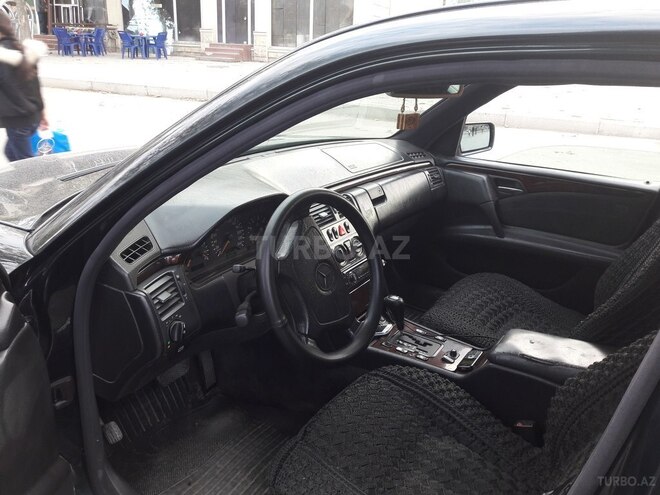Mercedes E 230 1998, 296,523 km - 2.4 l - Göygöl