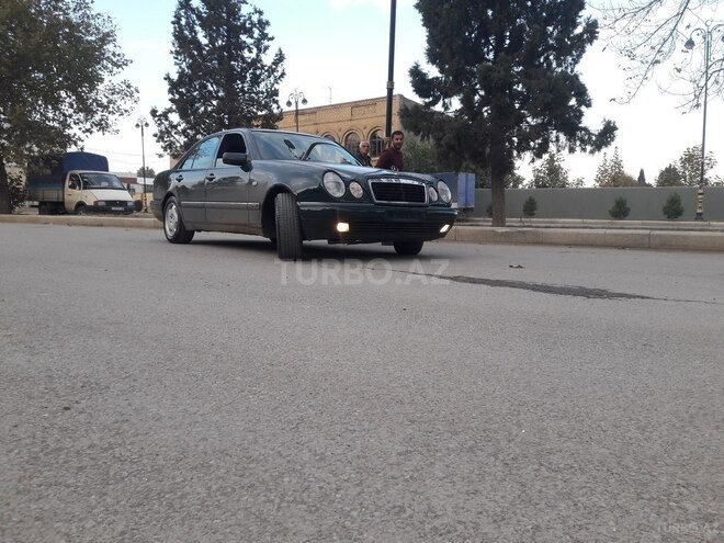 Mercedes E 230 1998, 296,523 km - 2.4 l - Göygöl