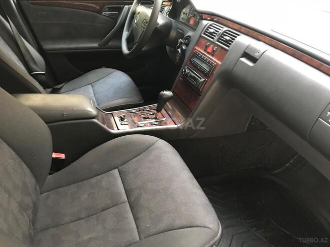 Mercedes E 320 2001, 321,000 km - 3.2 l - Bakı