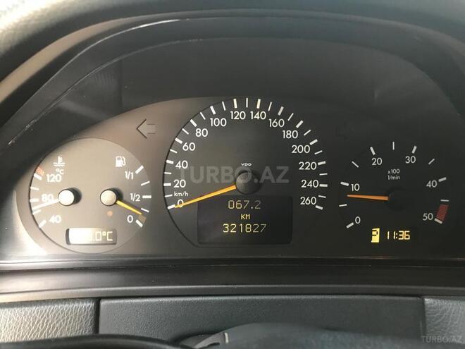 Mercedes E 320 2001, 321,000 km - 3.2 l - Bakı