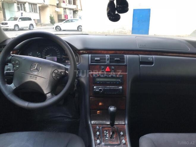 Mercedes E 320 2001, 321,000 km - 3.2 l - Bakı