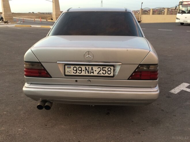 Mercedes E 220 1994, 367,245 km - 2.2 l - Bakı