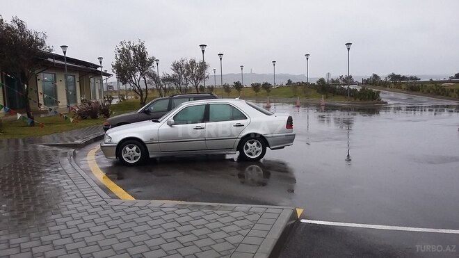 Mercedes C 220 1998, 280,000 km - 2.2 l - Bakı