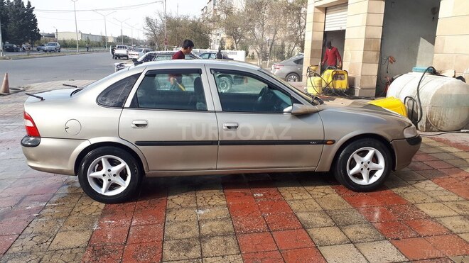 Opel Vectra 1997, 196,000 km - 1.8 l - Sumqayıt