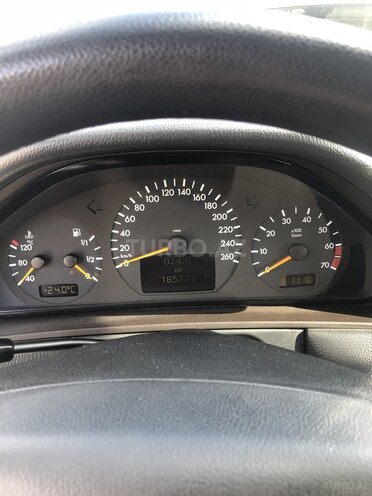 Mercedes E 200 2001, 185,600 km - 2.0 l - Bakı