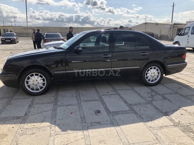 Mercedes E 200 2001, 185,600 km - 2.0 l - Bakı