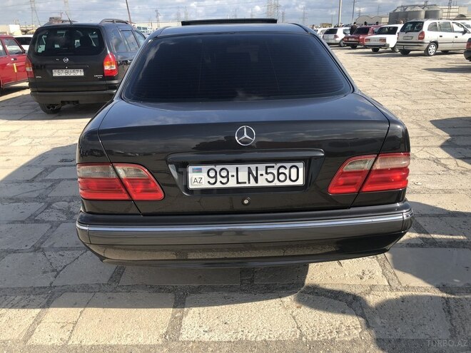Mercedes E 200 2001, 185,600 km - 2.0 l - Bakı