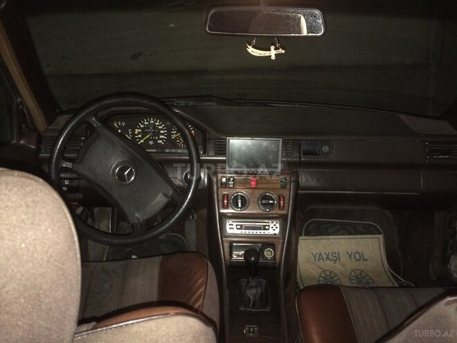 Mercedes E 230 1988, 300,000 km - 2.3 l - Bakı