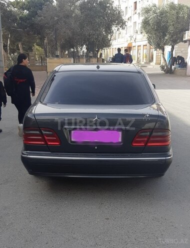 Mercedes E 240 2000, 298,000 km - 2.4 l - Bakı