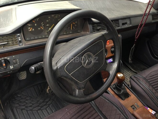 Mercedes E 200 1990, 750,000 km - 2.0 l - Beyləqan