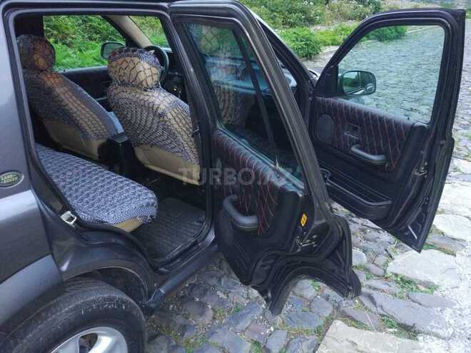 Land Rover Freelander 2002, 80,000 km - 2.5 l - Qax