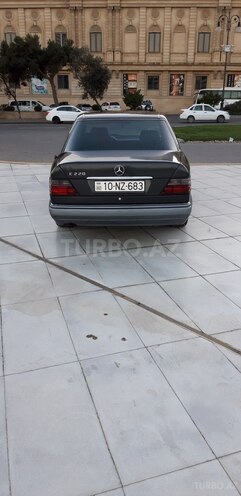 Mercedes E 220 1995, 330,000 km - 2.2 л - Bakı