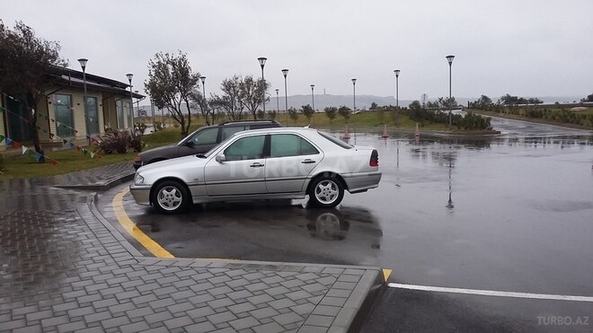 Mercedes C 220 1998, 280,000 km - 2.2 l - Bakı
