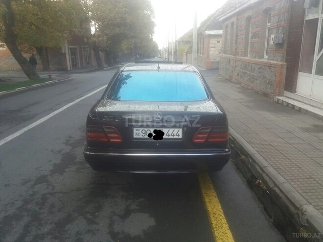 Mercedes E 270 2000, 486,000 km - 2.7 l - Qax