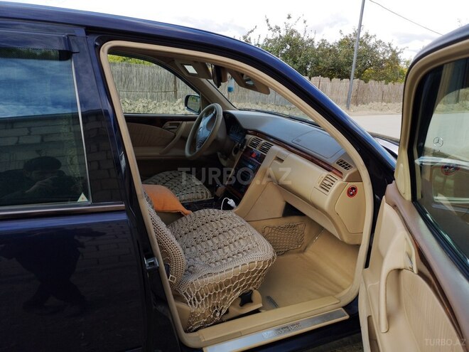 Mercedes E 240 2001, 270,000 km - 2.6 l - Bakı