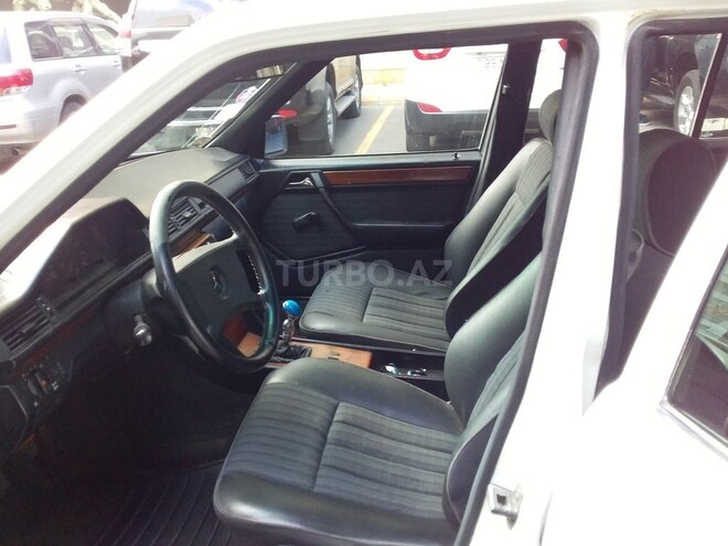 Mercedes E 220 1991, 631,647 km - 2.0 l - Bakı