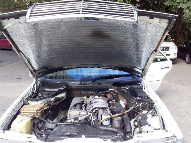 Mercedes E 220 1991, 631,647 km - 2.0 l - Bakı