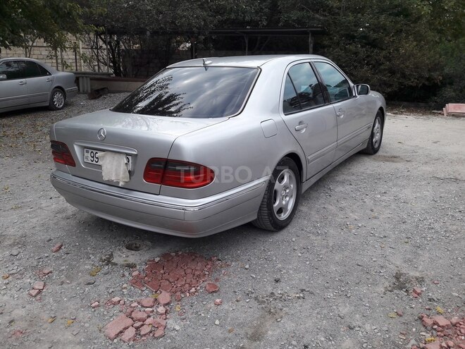 Mercedes E 270 2001, 336,950 km - 2.7 l - Bakı