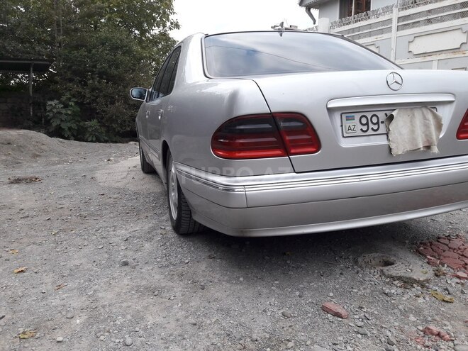 Mercedes E 270 2001, 336,950 km - 2.7 l - Bakı