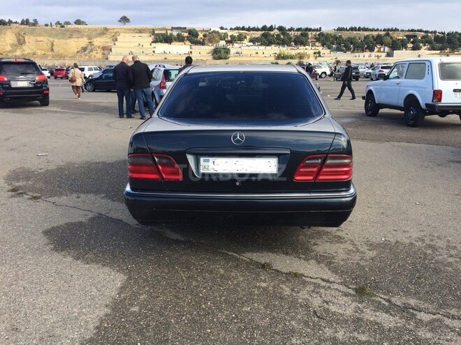 Mercedes E 240 1998, 272,000 km - 2.4 l - Bakı