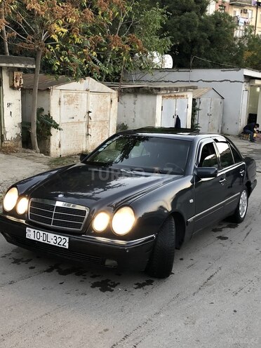 Mercedes E 230 1997, 318,200 km - 2.3 l - Bakı