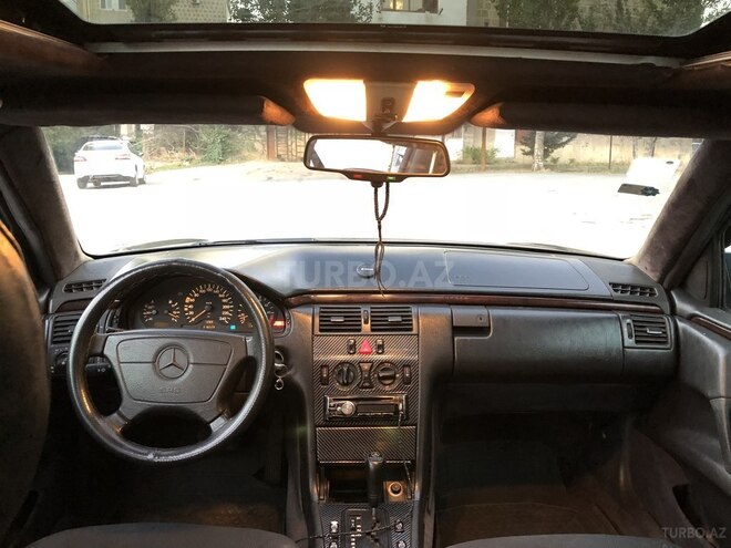 Mercedes E 230 1997, 318,200 km - 2.3 l - Bakı