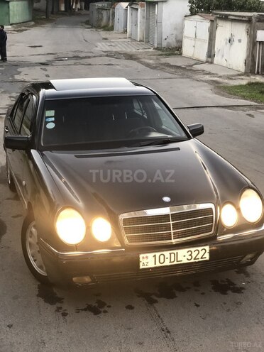 Mercedes E 230 1997, 318,200 km - 2.3 l - Bakı