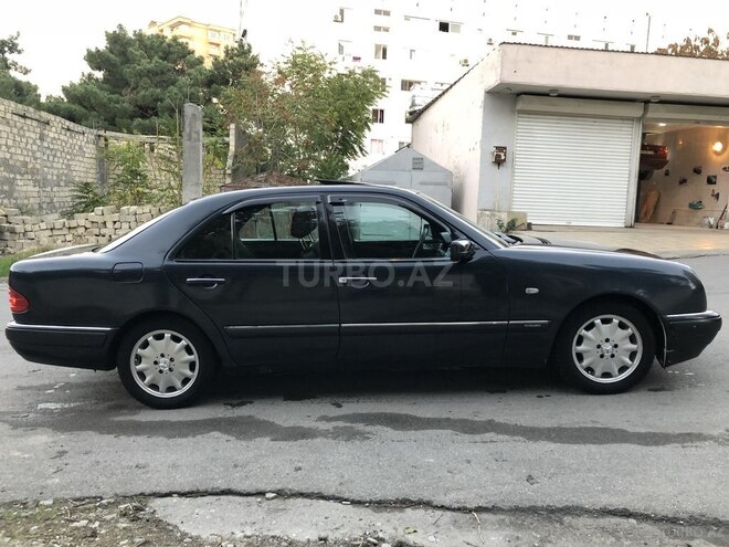 Mercedes E 230 1997, 318,200 km - 2.3 l - Bakı