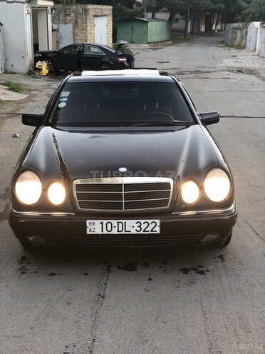 Mercedes E 230 1997, 318,200 km - 2.3 l - Bakı