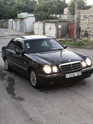 Mercedes E 230 1997, 318,200 km - 2.3 l - Bakı