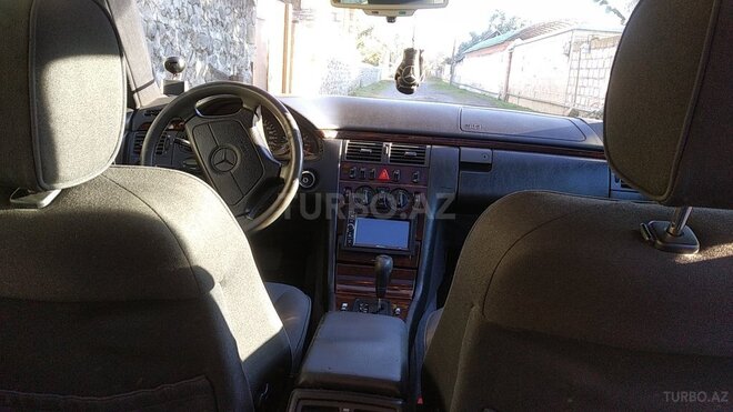 Mercedes E 230 1996, 3,700,000 km - 2.3 l - Zaqatala