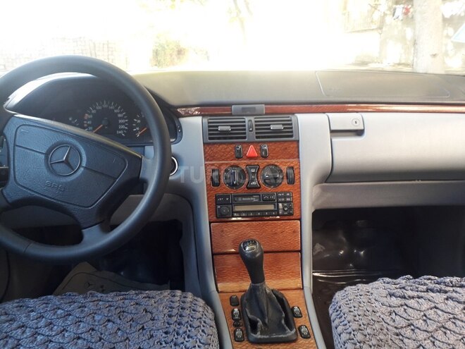 Mercedes E 200 1998, 285,300 km - 2.0 l - Bakı