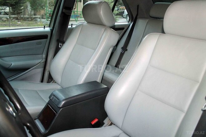 Mercedes C 230 2000, 235,000 km - 2.3 l - Bakı