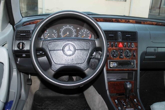 Mercedes C 230 2000, 235,000 km - 2.3 l - Bakı