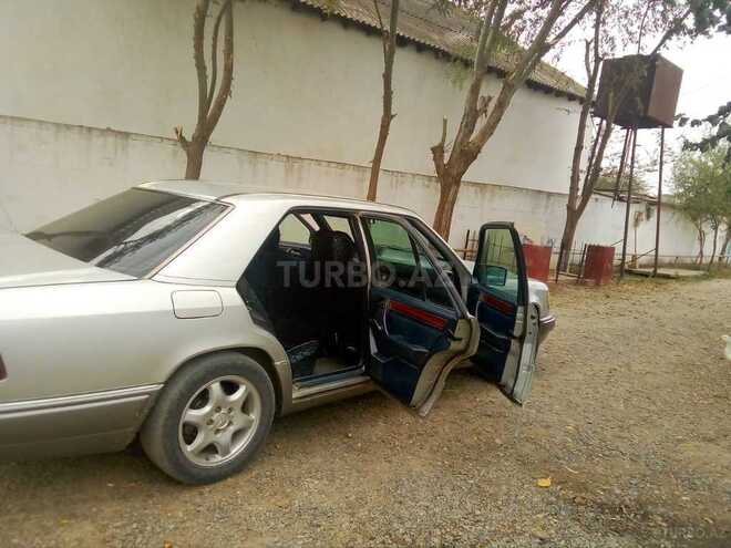 Mercedes E 250 1995, 330,000 km - 2.5 l - Sabirabad